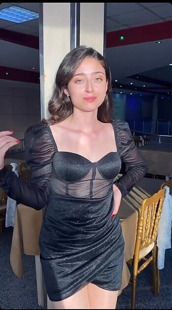 Simli siyah kısa elbise