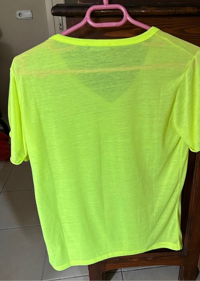 Hiç giyilmemiş tişört - Görsel 2