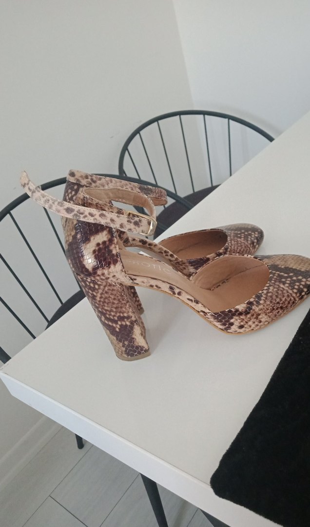 Kahverengi Yılan Derisi Desenli Tokalı Topuklu - Görsel 4