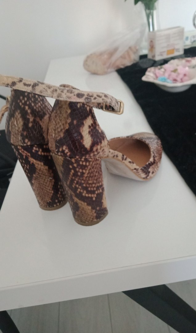 Kahverengi Yılan Derisi Desenli Tokalı Topuklu - Görsel 2