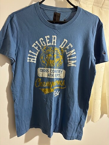 Tommy tshirt