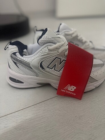 36 Beden beyaz Renk New balance 530 sıfır etiketli