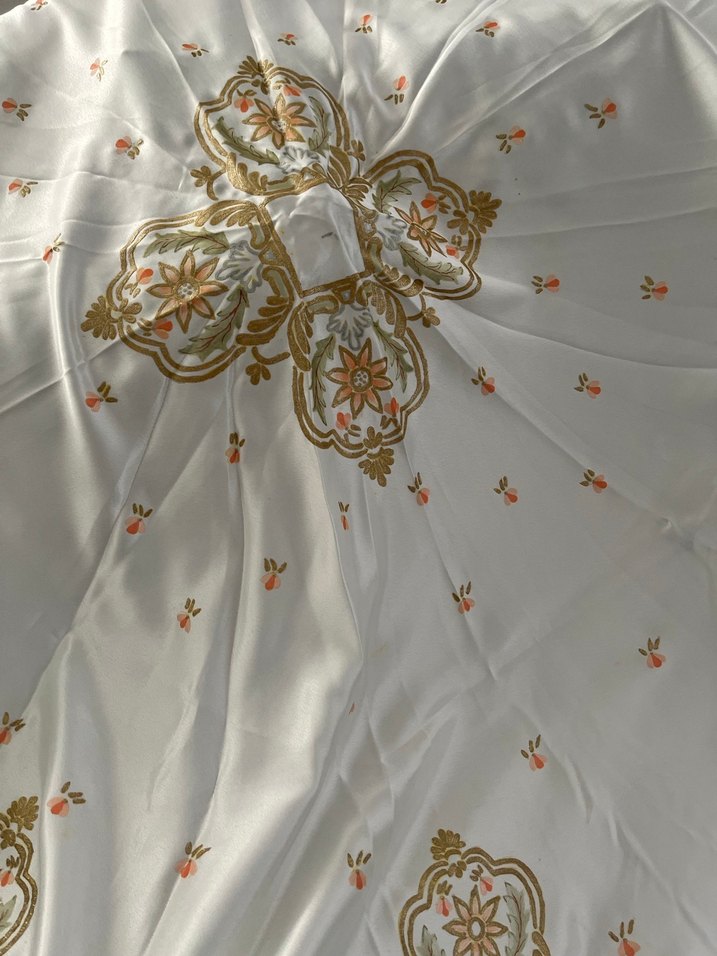 El boyaması Parlak Masa Örtüsü - Görsel 3