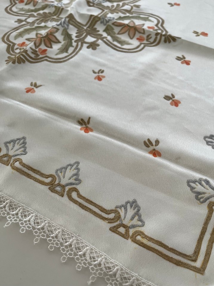 El boyaması Masa Örtüsü - Görsel 2