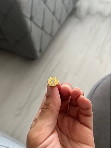Beden altın Renk Orijinal GUESS Küpe