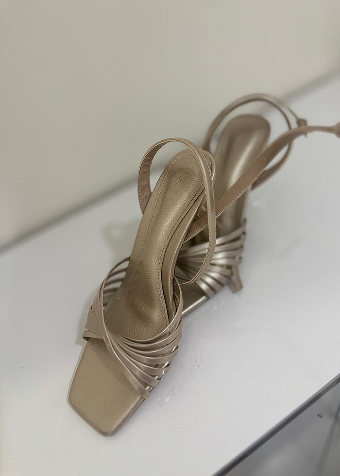 Topuklu ayakkabı - Görsel 2