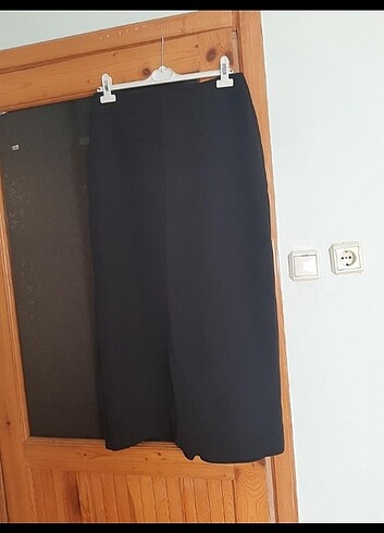 Arkası gizli yırtmaçlı kalem etek 