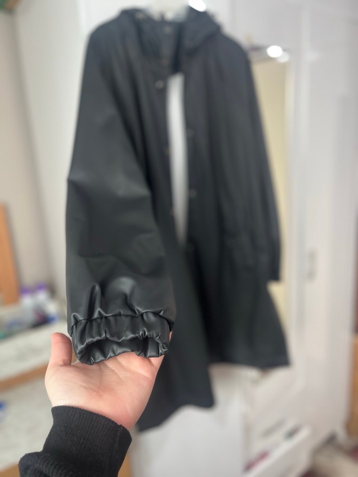 Düğmeli Siyah Deri Kadın Yağmurluk - Görsel 2