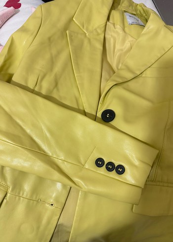 Bershka Sarı Düğmeli Deri Ceket