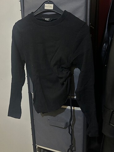 ip detaylı crop bluz