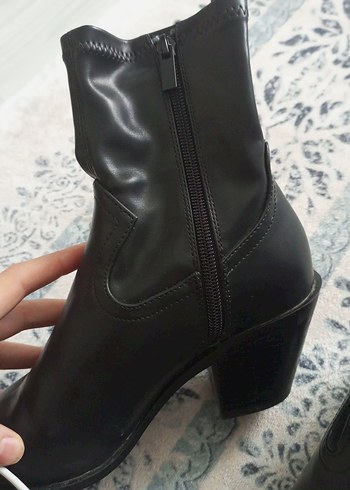 Siyah Deri Stiletto Topuklu Tokalı Kadın Bot - Görsel 5