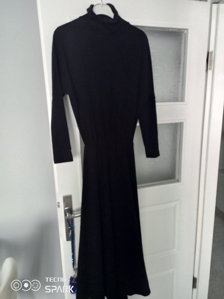 Uzun Siyah Yüksek Yakalı Kadın Elbise - Görsel 4