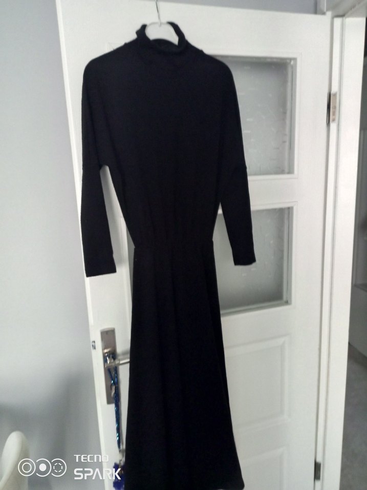 Uzun Siyah Yüksek Yakalı Kadın Elbise - Görsel 2