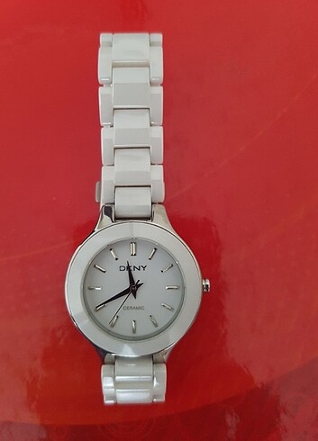 Dkny saat