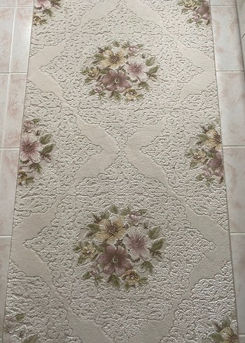 Çiçek Desenli Beyaz Halı