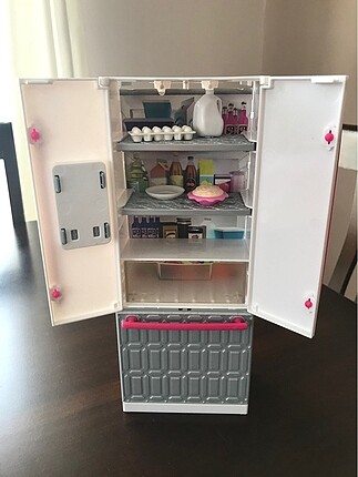 Barbie buzdolabı