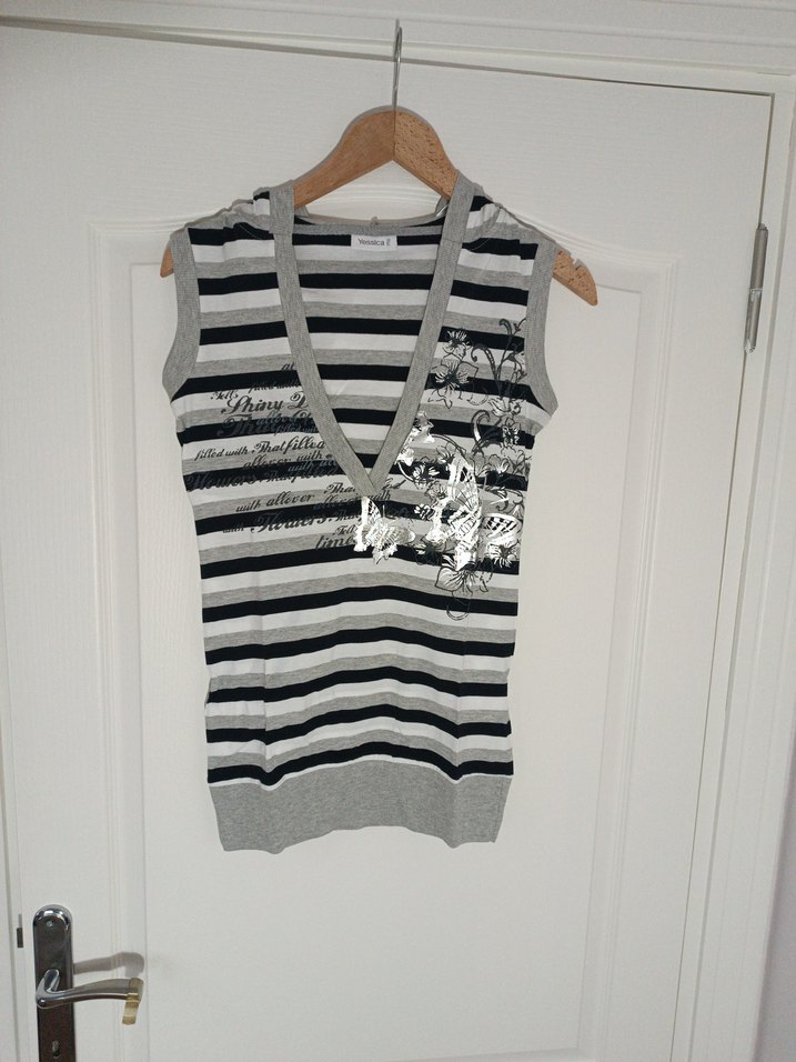 YESSİCA ORJİNAL ÇİZGİLİ SIFIR KAPŞONLU T-SHİRT - Görsel 2