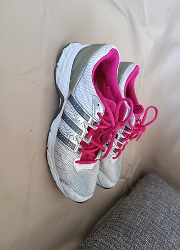40 Beden beyaz Renk Adidas Spor ayakkabı 