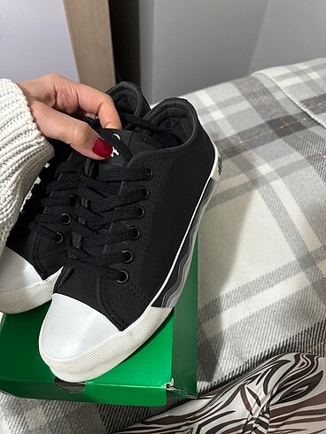 37 Beden siyah Renk Benetton siyah bağcıklı ayakkabı