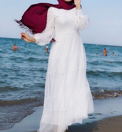 Beyaz uzun elbise