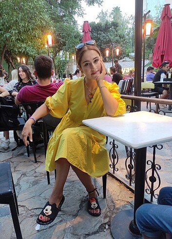 Sarı elbise 
