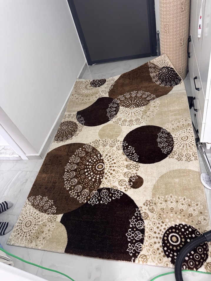 Kahverengi Desenli Halı - Görsel 2