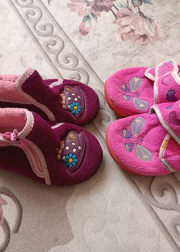 Kızlar için renkli nakışlı pembe ev terlikleri - Görsel 2