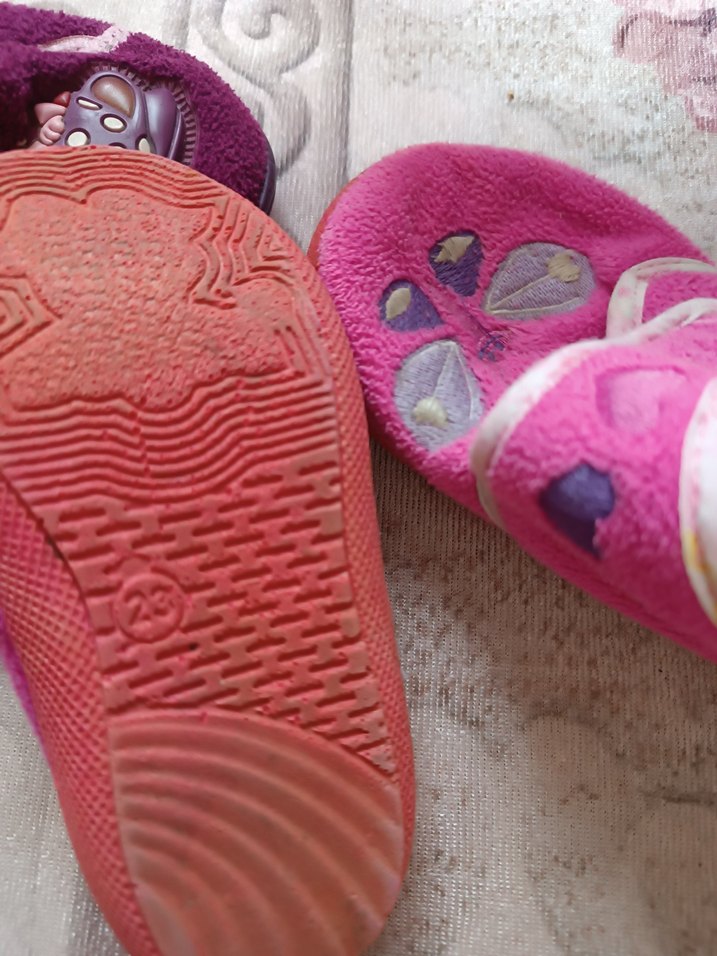 Kızlar için renkli nakışlı pembe ev terlikleri - Görsel 4