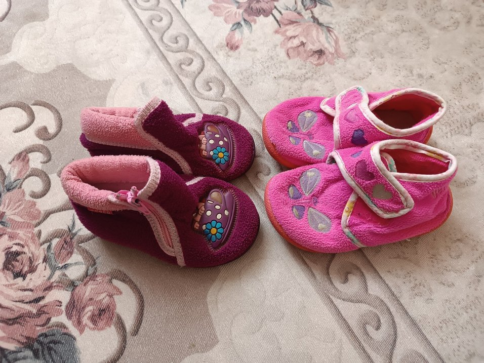 Kızlar için renkli nakışlı pembe ev terlikleri - Görsel 2