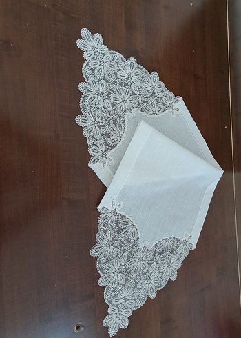 Beden Beyaz Masa Örtüsü