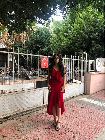 Kırmızı abiye elbise