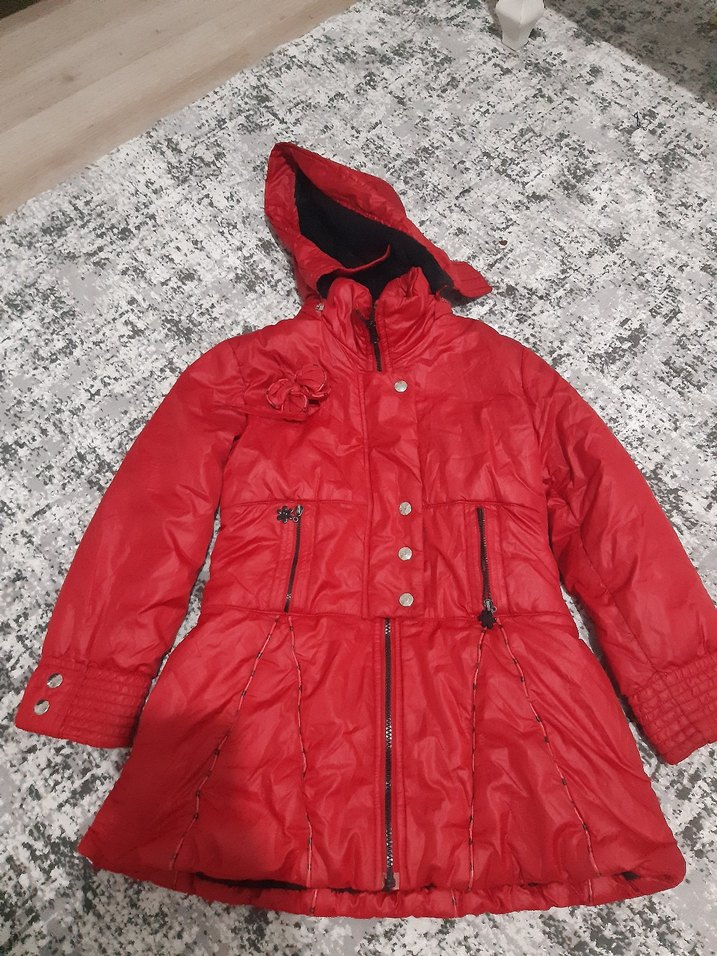 Kız Çocuk Kırmızı Kapüşonlu Kürklü Mont - Görsel 2