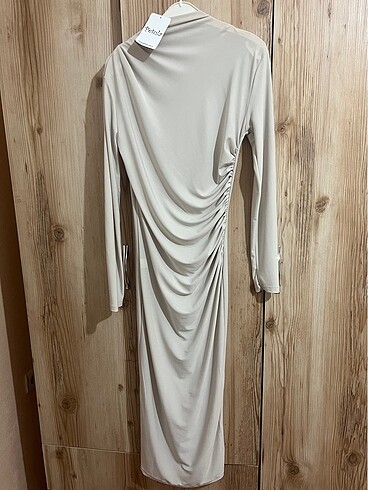 Krem beli büzgülü midi elbise