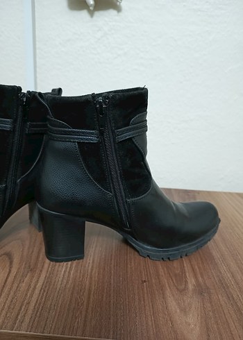 Siyah Deri Topuklu Gotik Kadın Bot - Görsel 4