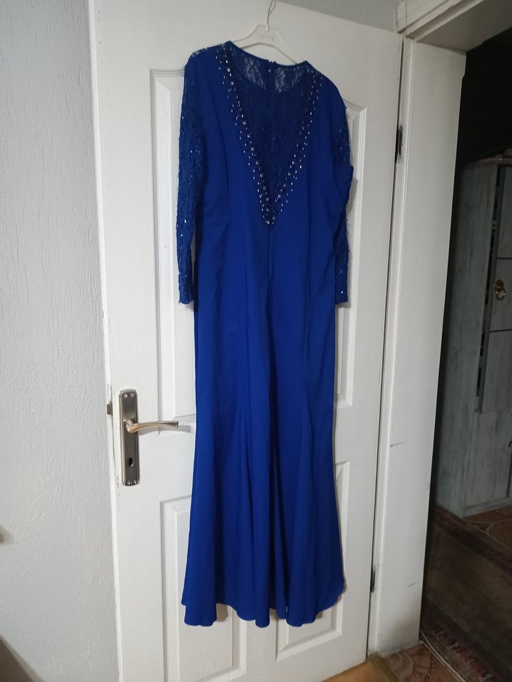 Uzun Kollu Mavi Dökümlü Abiye Elbise - Görsel 2