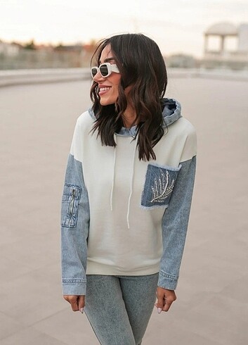Sweatshirt