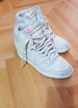 dolgu topuk nike 