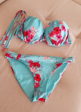 çiçekli bikini