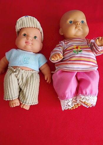 İki adet et bebek renkli bebekler