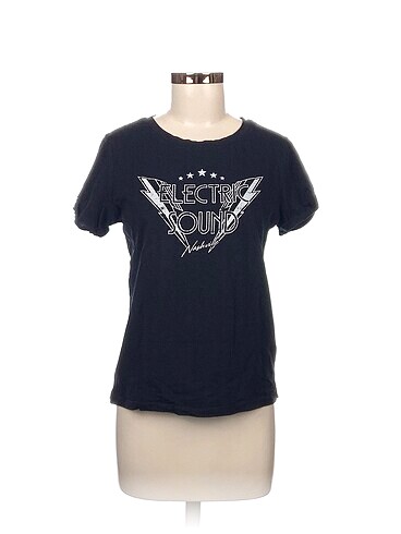 H&M T-shirt %70 İndirimli.