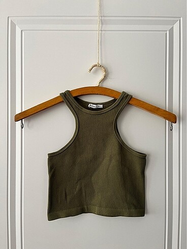 Haki yeşili crop