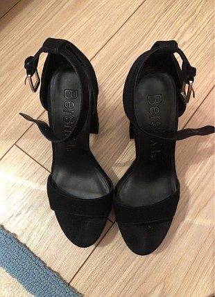 İki kere giyilmiştir. #Bershka #siyah #nubuk