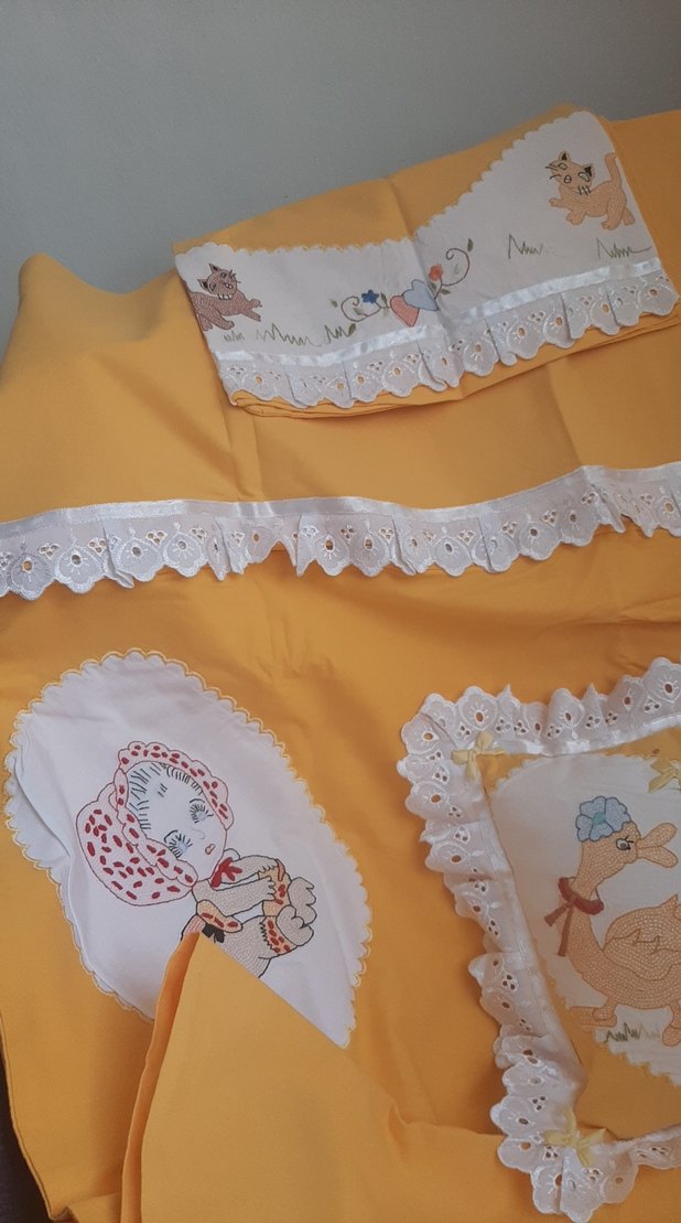 Sarı Nakışlı Çocuk Uyku Seti - Görsel 4