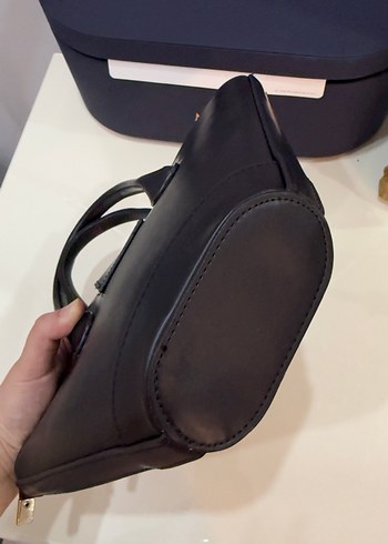 Kemer Detaylı Siyah Deri Kadın Çanta - Görsel 3