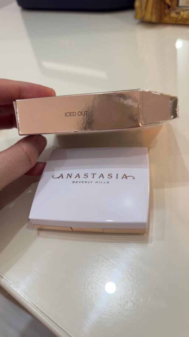 Anastasia Beverly Hills Açık Ten Aydınlatıcı - Görsel 2