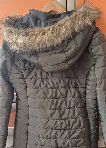 Midi Kadın Kışlık Mont Kürklü Kapüşonlu haki renk - Görsel 5