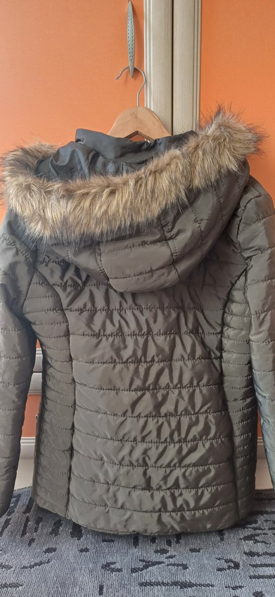 Midi Kadın Kışlık Mont Kürklü Kapüşonlu haki renk - Görsel 5