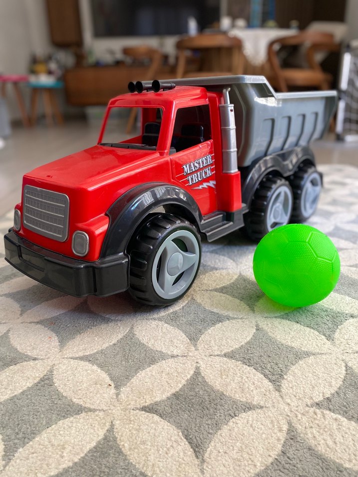 Kırmızı Dev Oyuncak Kamyon - Görsel 2