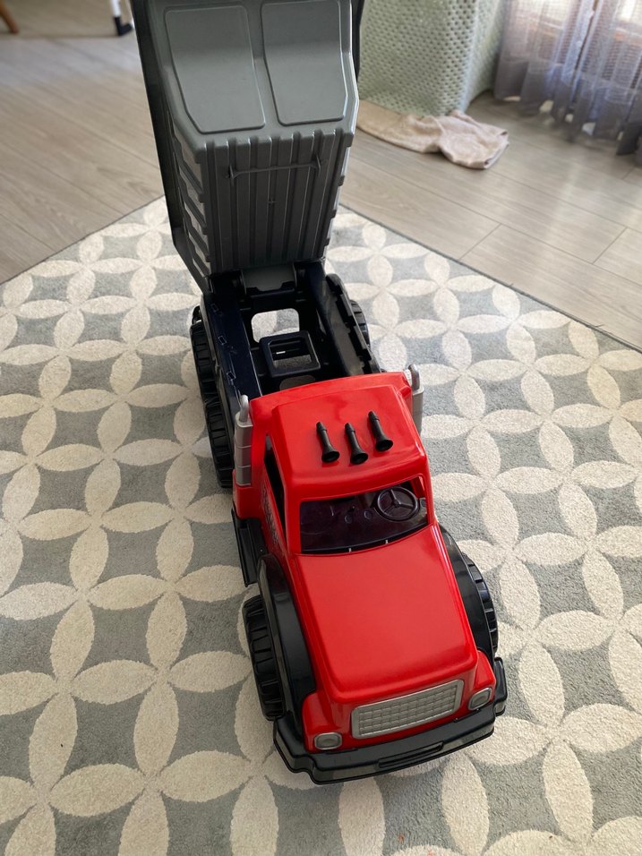 Kırmızı Dev Oyuncak Kamyon - Görsel 4