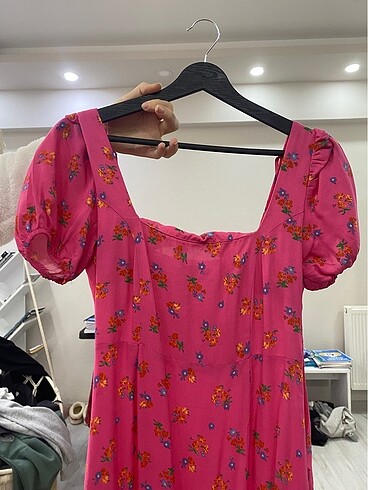 LC Waikiki Pembe çiçekli elbise